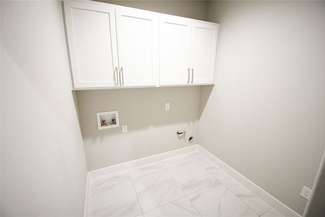 2814 18th Street W, Irving, TX 75060
