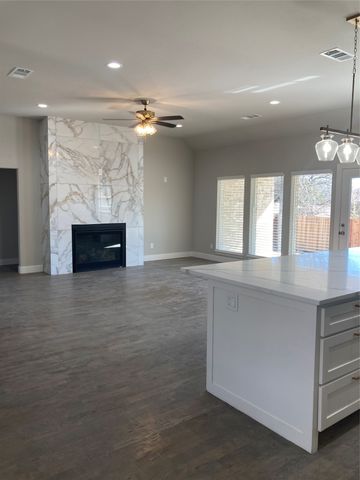 2814 18th Street W, Irving, TX 75060
