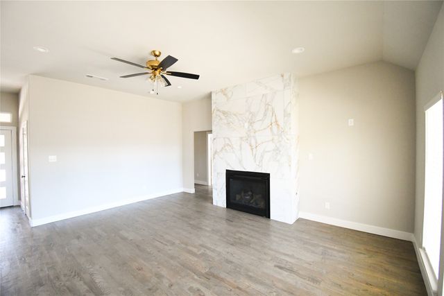 2814 18th Street W, Irving, TX 75060
