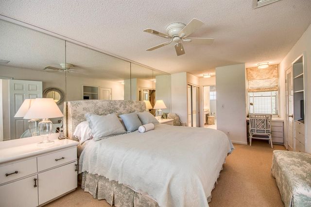 525 Prestwick Circle, Palm Beach Gardens, FL 33418