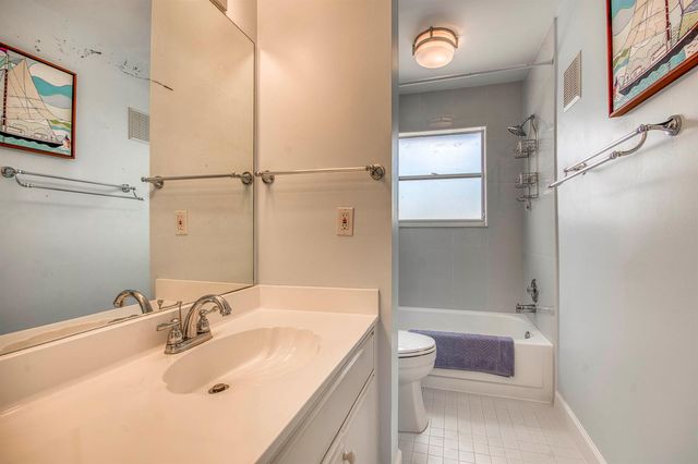 525 Prestwick Circle, Palm Beach Gardens, FL 33418