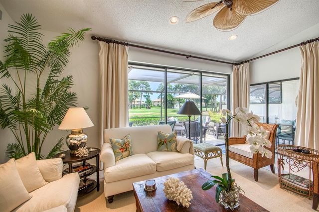 525 Prestwick Circle, Palm Beach Gardens, FL 33418