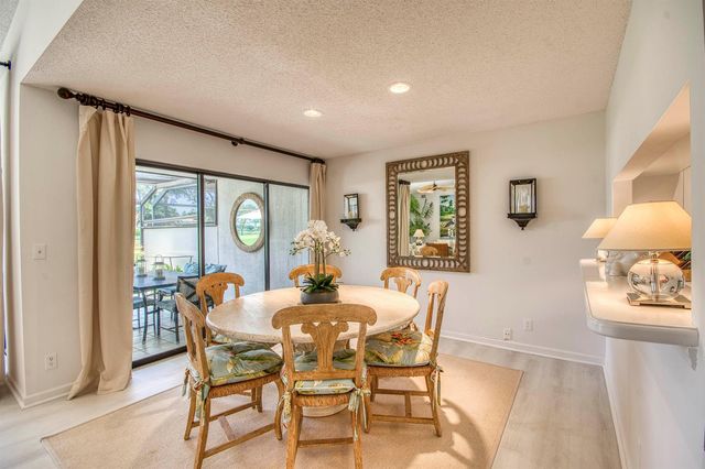 525 Prestwick Circle, Palm Beach Gardens, FL 33418
