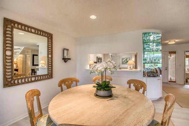 525 Prestwick Circle, Palm Beach Gardens, FL 33418
