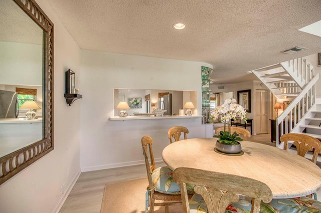 525 Prestwick Circle, Palm Beach Gardens, FL 33418