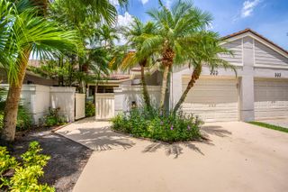 525 Prestwick Circle, Palm Beach Gardens, FL 33418
