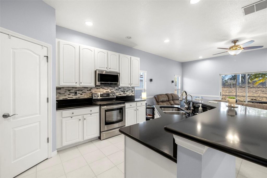 Image 11 of property listing at 3009 BANYAN HILL LANE, Land O Lakes, FL 34639