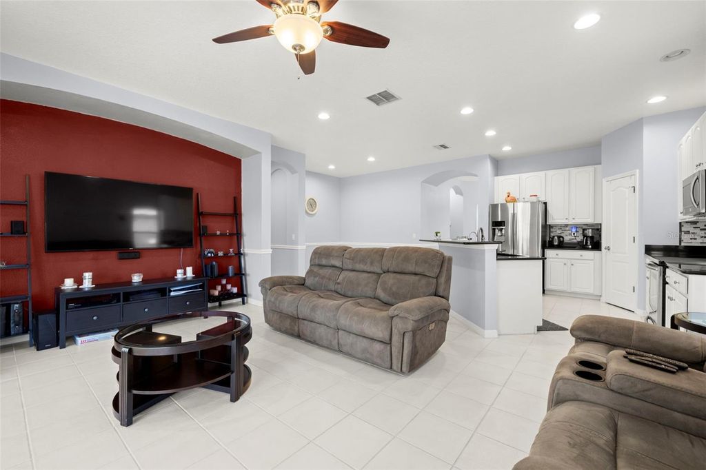 Image 7 of property listing at 3009 BANYAN HILL LANE, Land O Lakes, FL 34639