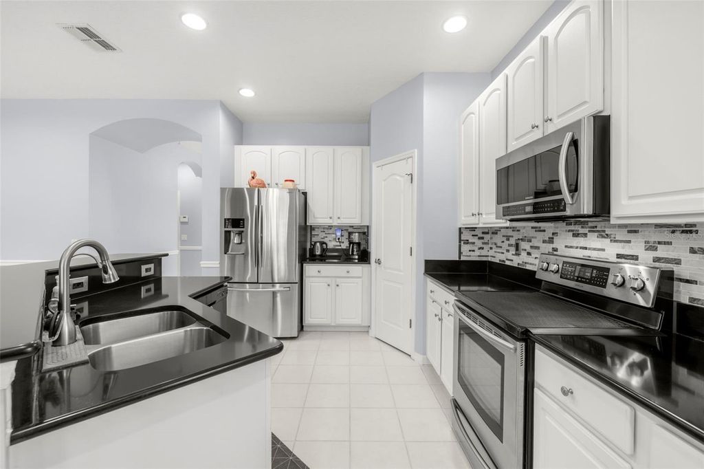 Image 9 of property listing at 3009 BANYAN HILL LANE, Land O Lakes, FL 34639