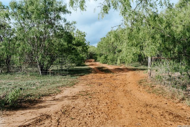 1065 fm 477, Seguin, TX 78155