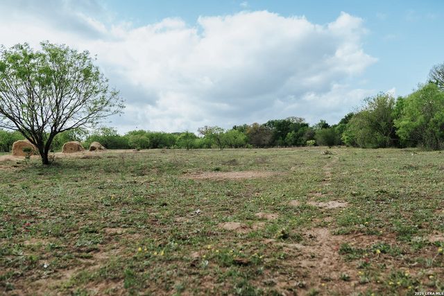 1065 fm 477, Seguin, TX 78155