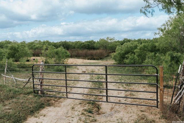 1065 fm 477, Seguin, TX 78155