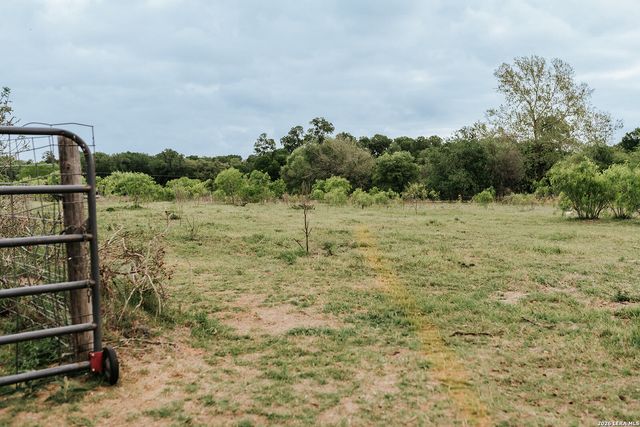 1065 fm 477, Seguin, TX 78155