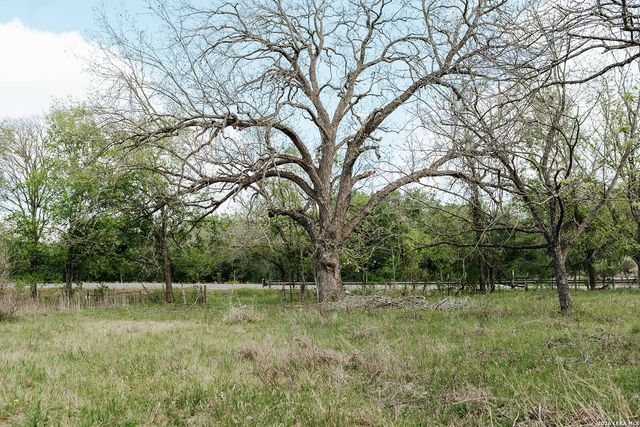 1065 fm 477, Seguin, TX 78155