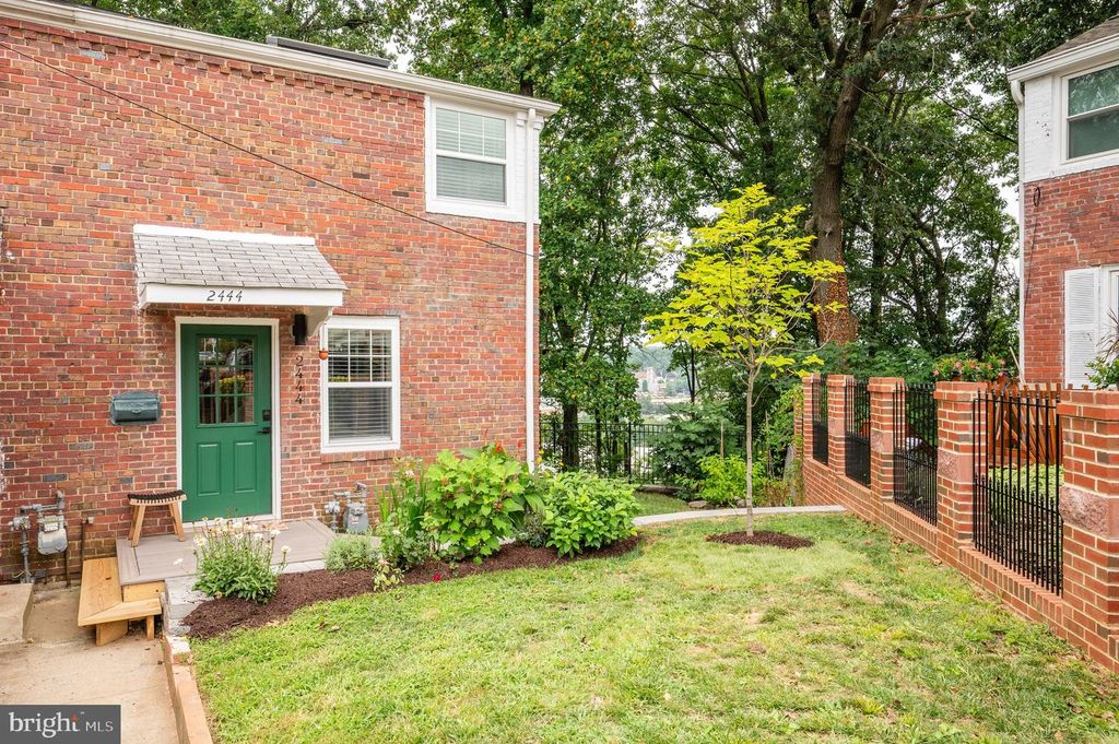 2444 S OAKLAND ST, Arlington, VA 22206