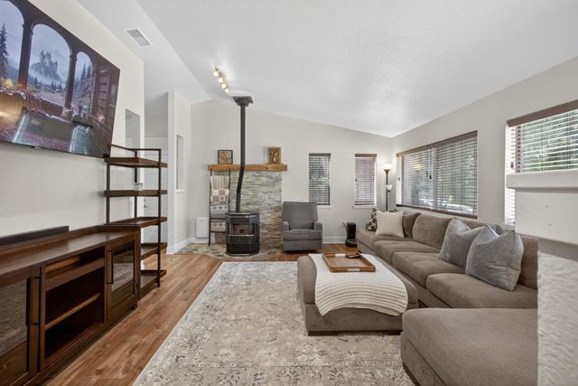 5621 Daisy Cir, Pollock Pines, CA 95726