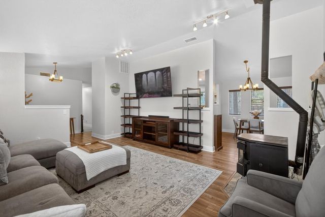 5621 Daisy Cir, Pollock Pines, CA 95726