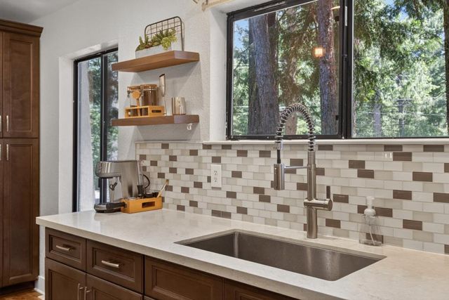 5621 Daisy Cir, Pollock Pines, CA 95726