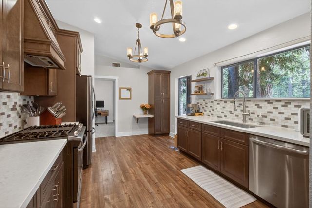 5621 Daisy Cir, Pollock Pines, CA 95726