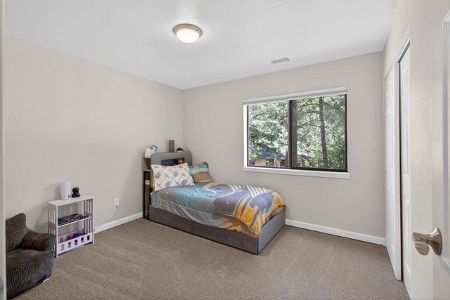 5621 Daisy Cir, Pollock Pines, CA 95726