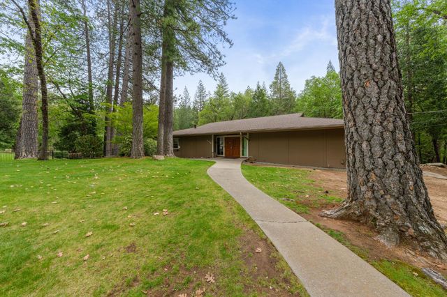 5621 Daisy Cir, Pollock Pines, CA 95726