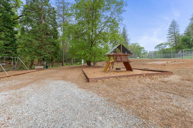 5621 Daisy Cir, Pollock Pines, CA 95726