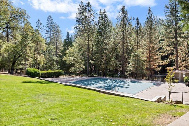 5621 Daisy Cir, Pollock Pines, CA 95726