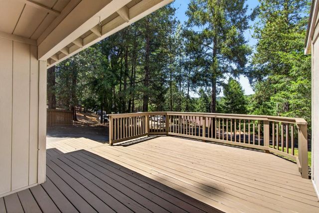 5621 Daisy Cir, Pollock Pines, CA 95726