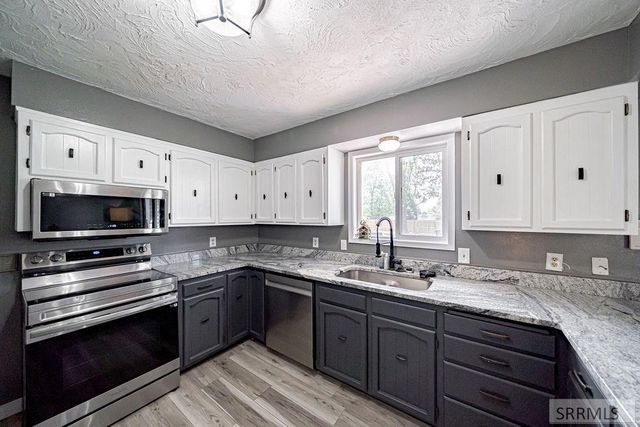 2090 S Heather Lane, Ammon, ID 83406