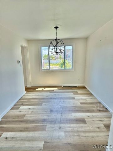 7 Bennett Village, Buffalo, NY 14214