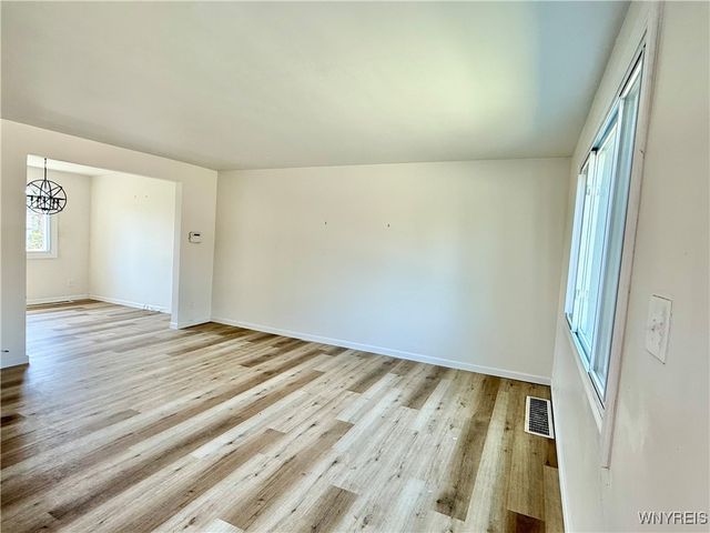 7 Bennett Village, Buffalo, NY 14214