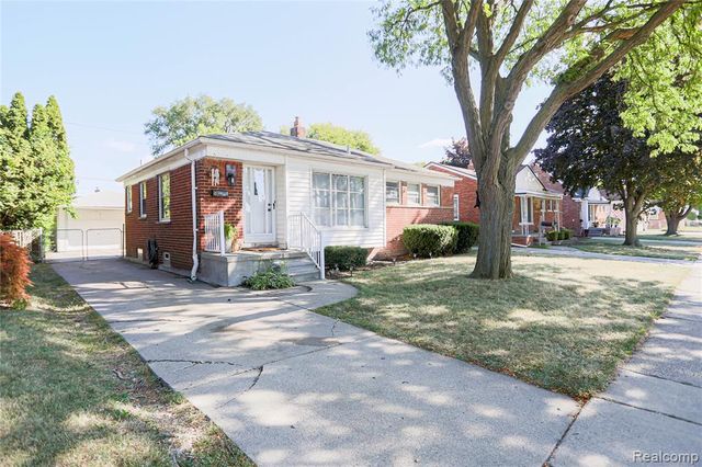 18441 Frazho Road, Roseville, MI 48066