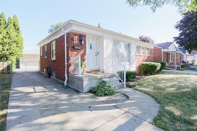 18441 Frazho Road, Roseville, MI 48066