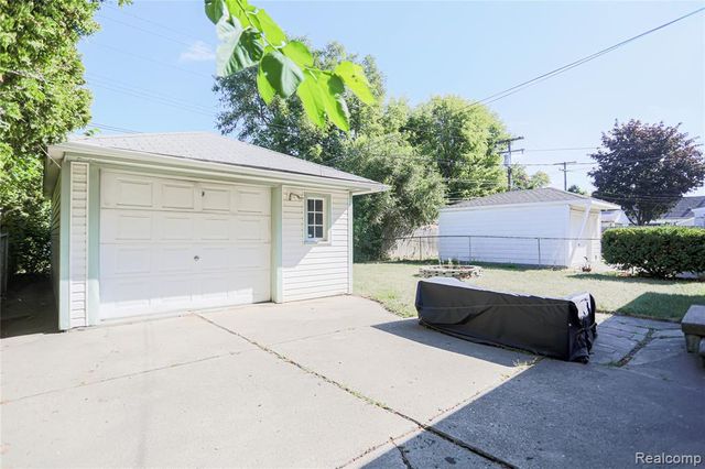 18441 Frazho Road, Roseville, MI 48066