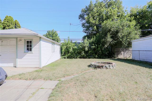 18441 Frazho Road, Roseville, MI 48066