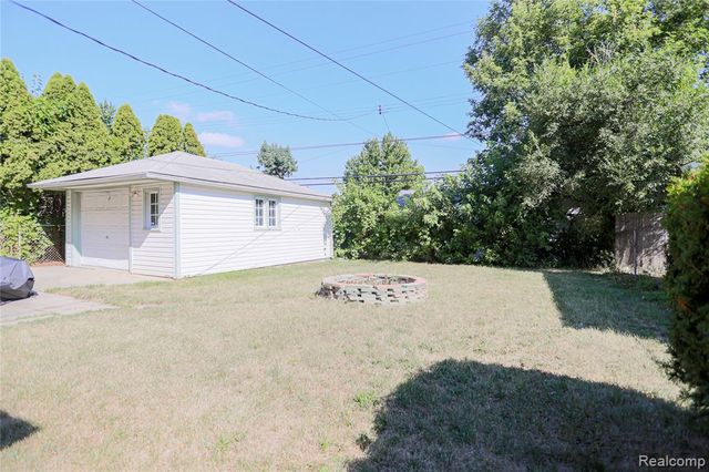 18441 Frazho Road, Roseville, MI 48066