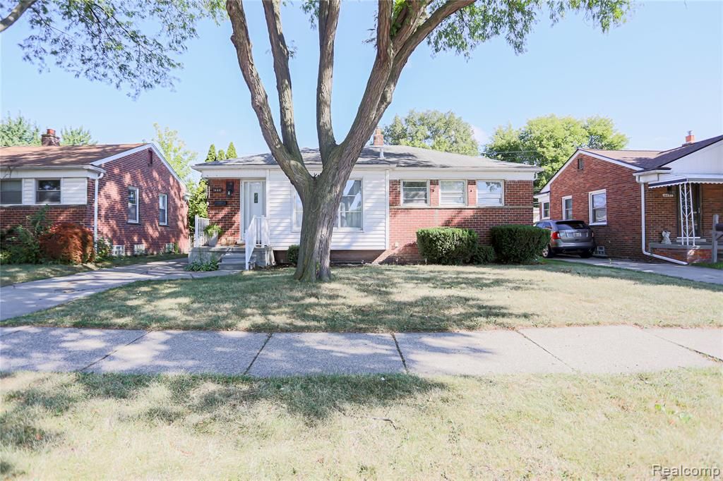 18441 Frazho Road, Roseville, MI 48066