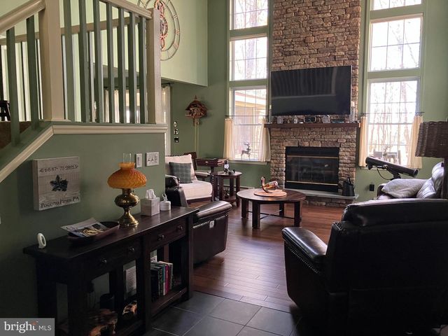 408 GENTIAN LN, Pocono Pines, PA 18350