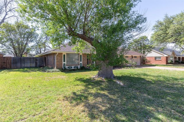 2102 Woodridge Drive, Abilene, TX 79605