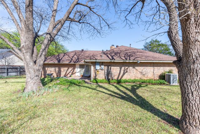 2102 Woodridge Drive, Abilene, TX 79605