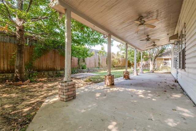 1122 Mazourka Drive, Arlington, TX 76001