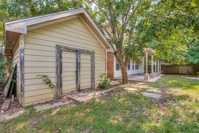 1122 Mazourka Drive, Arlington, TX 76001