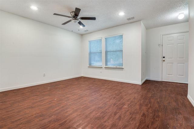 1122 Mazourka Drive, Arlington, TX 76001