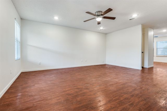 1122 Mazourka Drive, Arlington, TX 76001