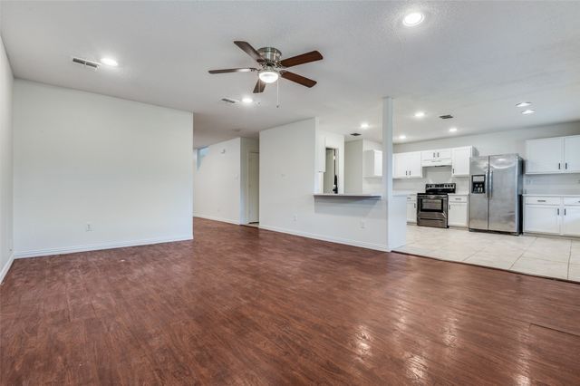 1122 Mazourka Drive, Arlington, TX 76001