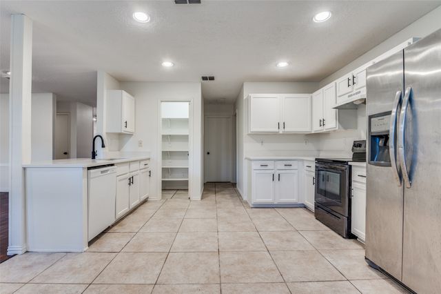 1122 Mazourka Drive, Arlington, TX 76001