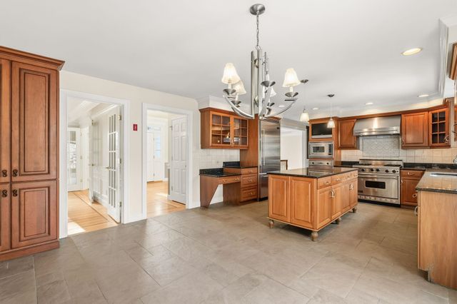 69 Exeter Road, North Hampton, NH 03862