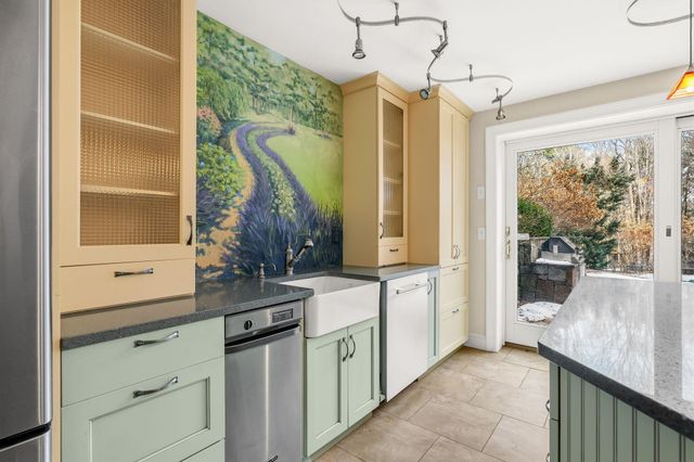 69 Exeter Road, North Hampton, NH 03862