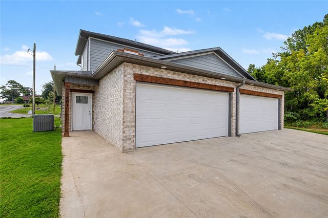 401 S 29th, Rogers, AR 72758