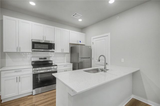 401 S 29th, Rogers, AR 72758